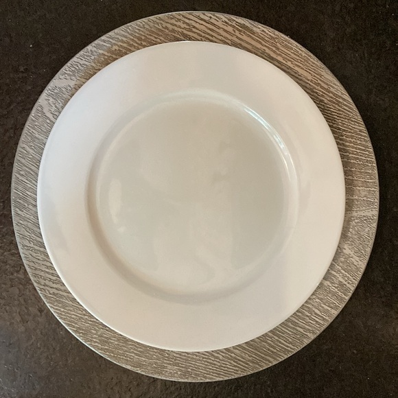 Total of 6-13” wood-look chargers. - Picture 2 of 2